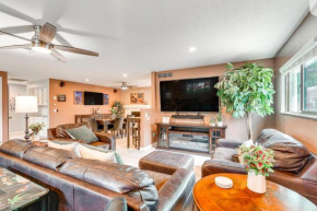 Roomy Tucson Home with Hot Tub and Pickleball Court!